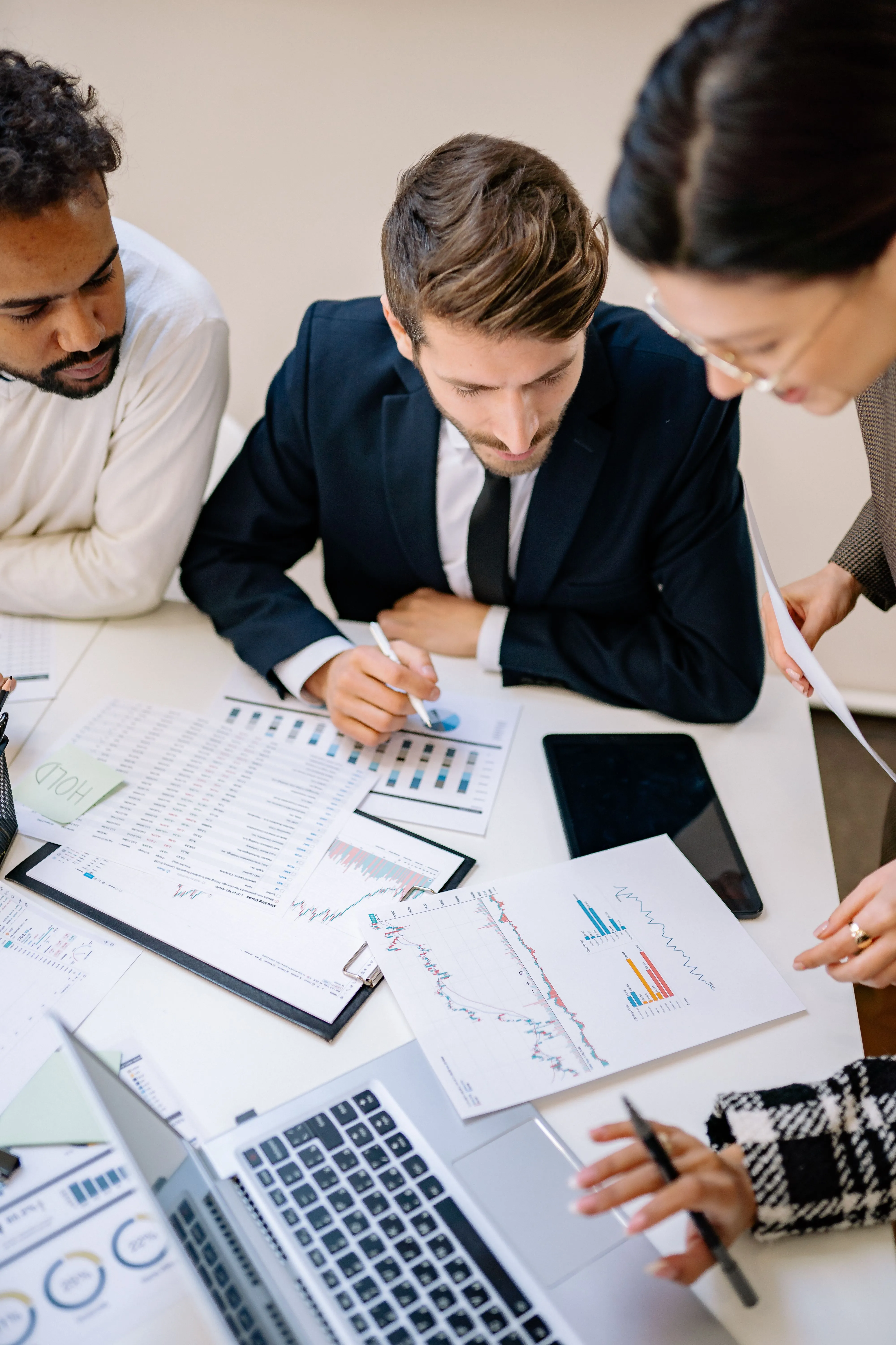 Unternehmen bewerten: Ertragswert vs. Substanzwert — wann gilt was?